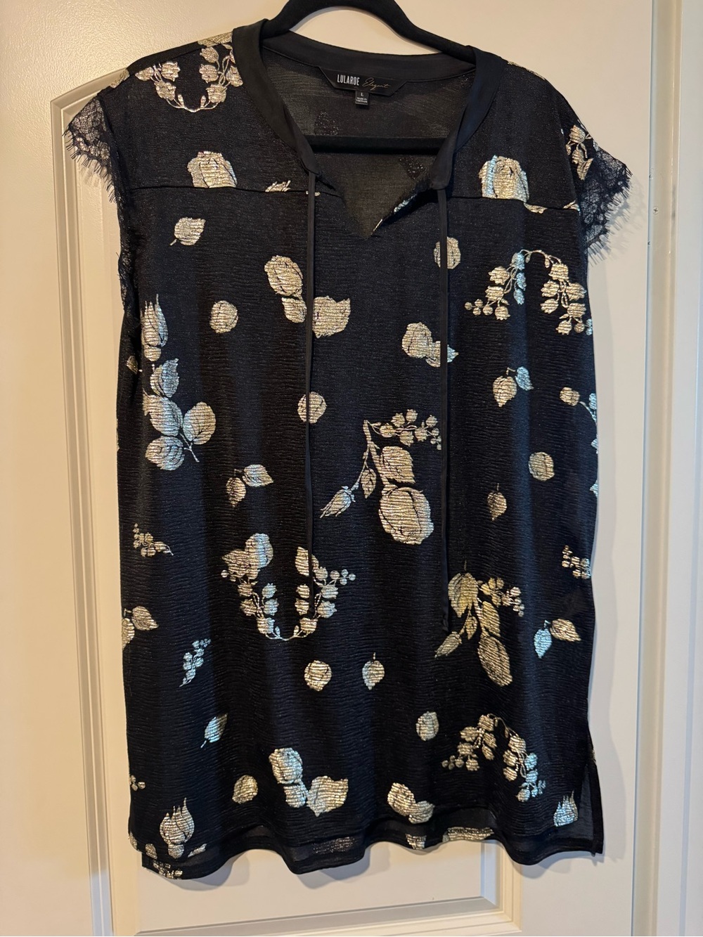 LuLaRoe Grace -Black with gold Metallic Floral Short Sleeve Tunic - Picture 1 of 4